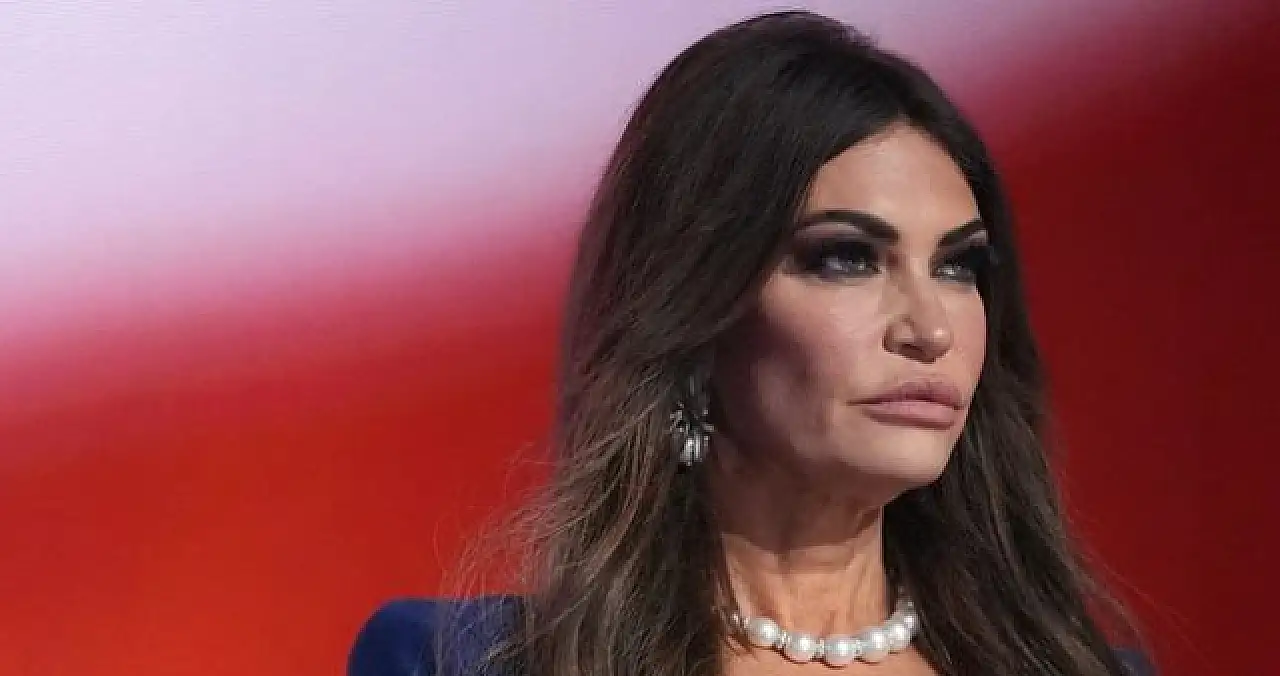 Kimberly Guilfoyle kimdir? Yunanistan Büyükelçisi Kimberly Guilfoyle kaç yaşında, nereli, siyasi kariyeri? Kimberly Guilfoyle, Şükran Günü kutlamalarında ne giydi? ABD Büyükelçisi Kimberly Guilfoyle Şükran Günü Kıyafeti!