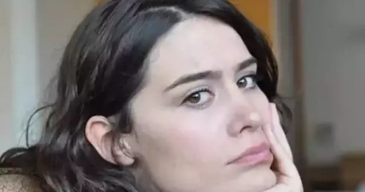 Belçim Bilgin saç örme olayı nedir? Belçim Bilgin kimdir? Belçim Bilgin kaç yaşında, aslen nereli, evli mi? Belçim Bilgin, DEM Parti'nin saç örme akımına mı katıldı?