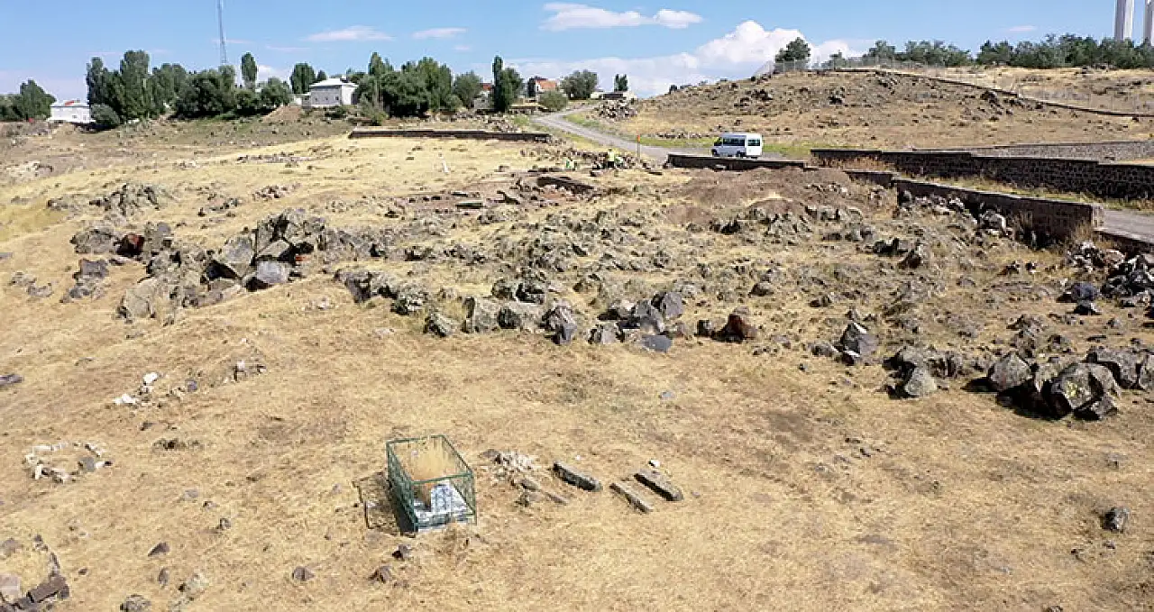 Malazgirt'in Tarihi Sırları Kazılarla Gün Yüzüne Çıkıyor