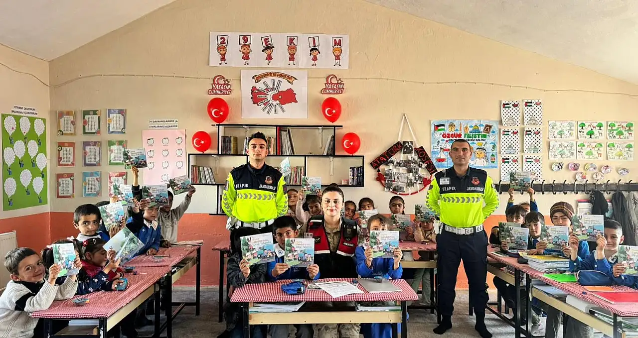 Jandarmadan Diyadin'deki öğrencilere sürpriz ziyaret