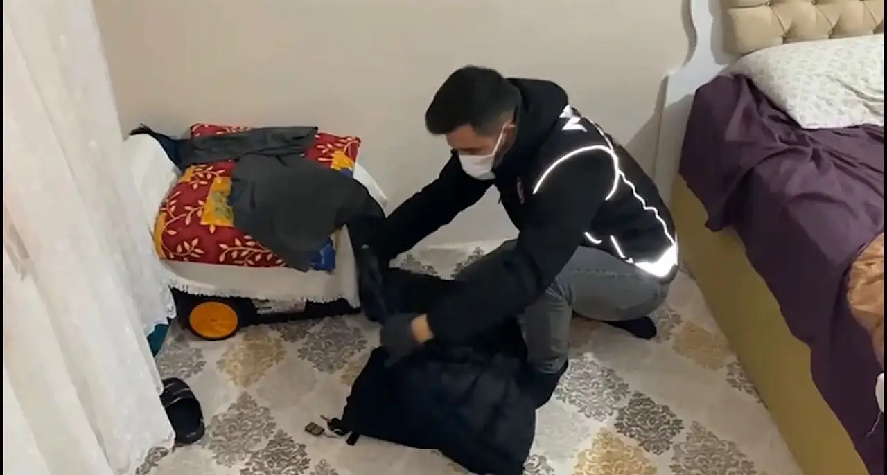 Ağrı ile Patnos'ta sokak satıcılarına eş zamanlı operasyon!