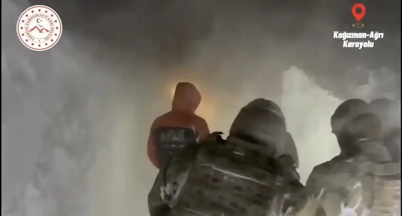 Kağızman–Ağrı yolunda ulaşım felç oldu, ekipler harekete geçti