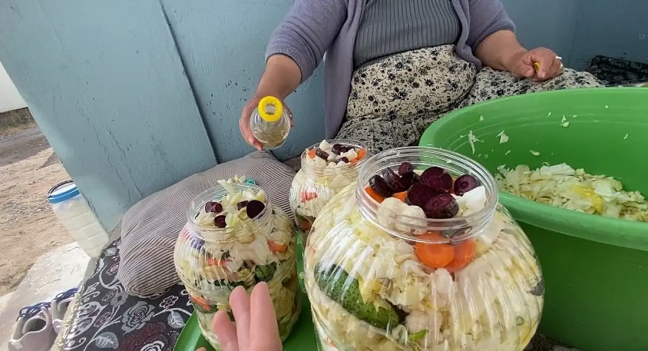 Patnos'ta kış için lahana turşusu hazırlıkları başladı