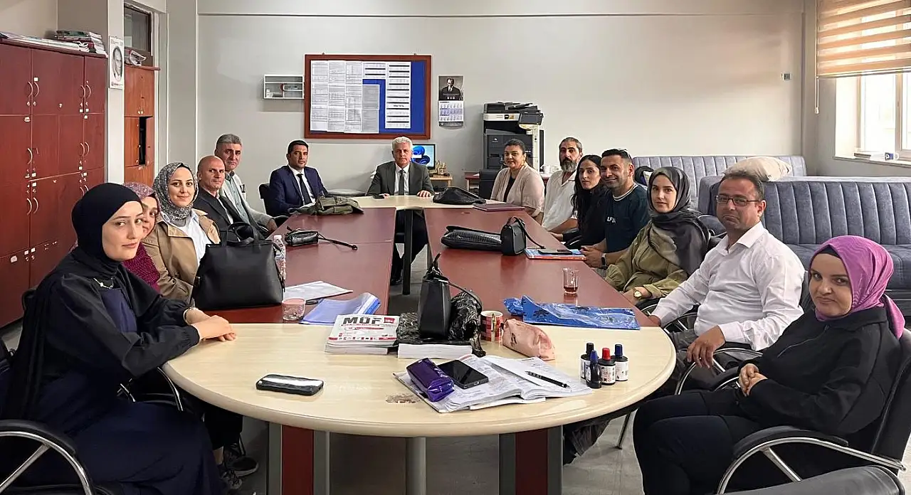 Doğubayazıt'ta eğitim yöneticilerinden liseye sabah ziyareti