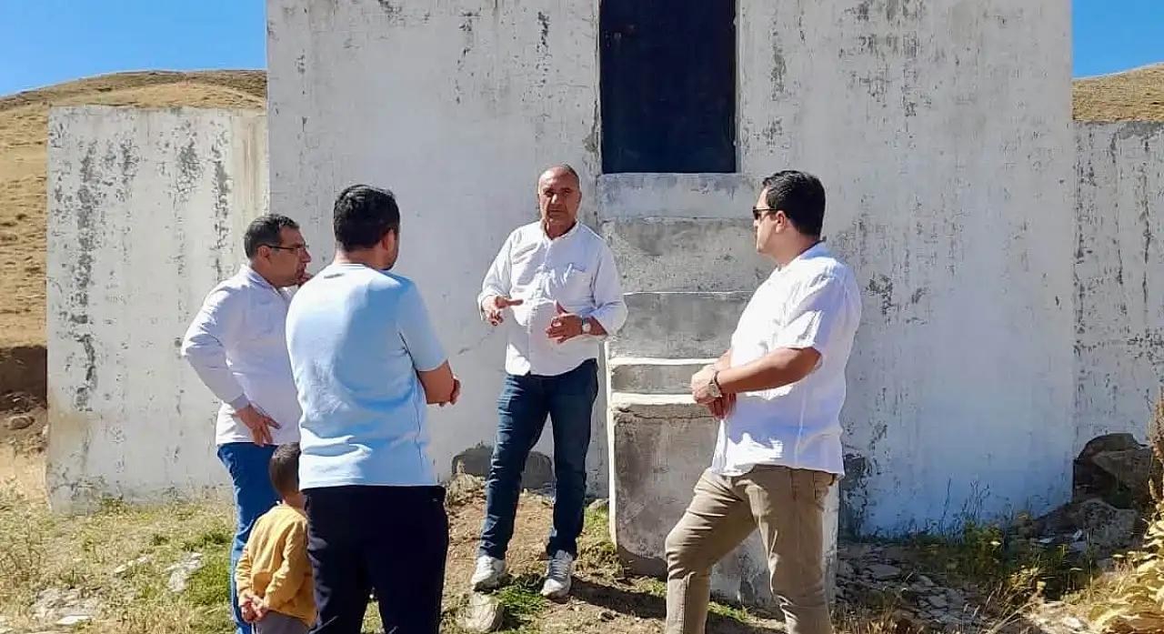 Ağrı İl Sağlık Müdürü Acu sahadan ayrılmıyor! Bu kez Boztoprak Köyü'ndeydi