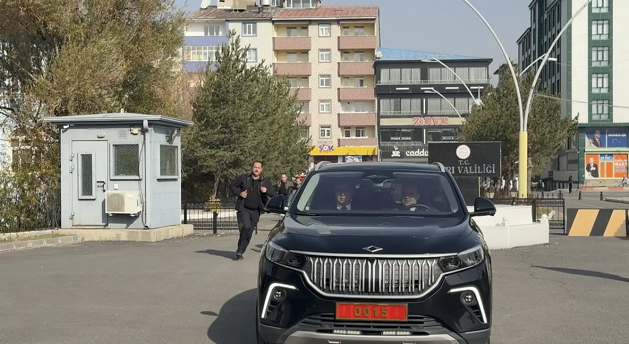 Sanayi Bakanı Kacır, Ağrı Valiliğini Ziyaret Etti