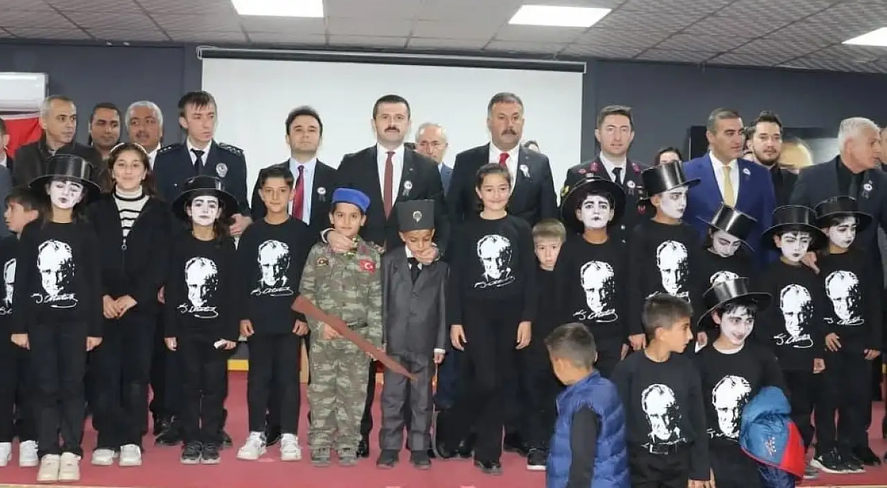 Cumhuriyetimizin kurucusu Gazi Mustafa Kemal Atatürk, Tutak'ta anıldı