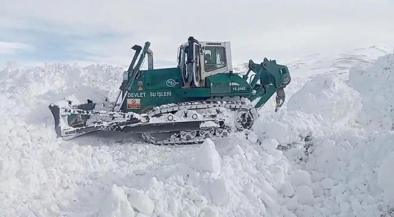 Ağrı'da ekipler 5 gündür bu köylere ulaşmaya çalışıyor