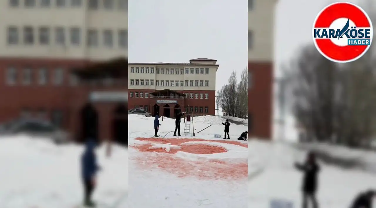 Bayrak sevgisi karlara taştı