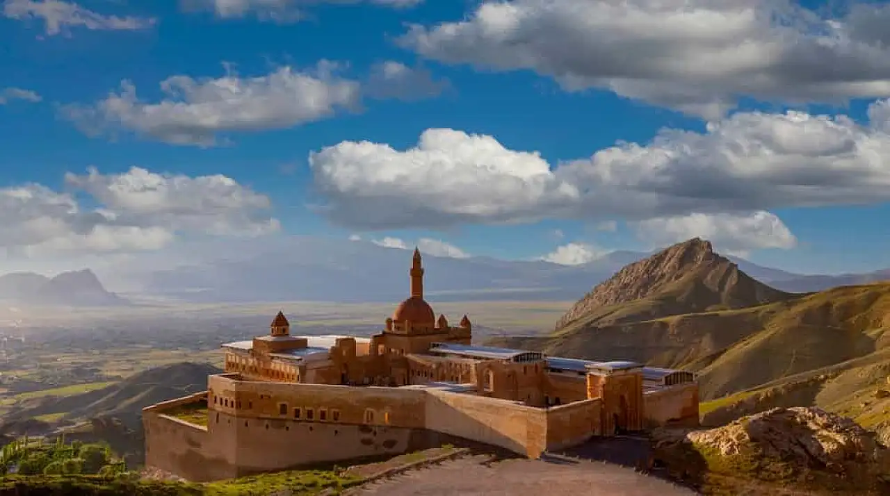 Ağrı'da Gezilecek Yerler | En İyi 18 Gezilecek Yer Listesi