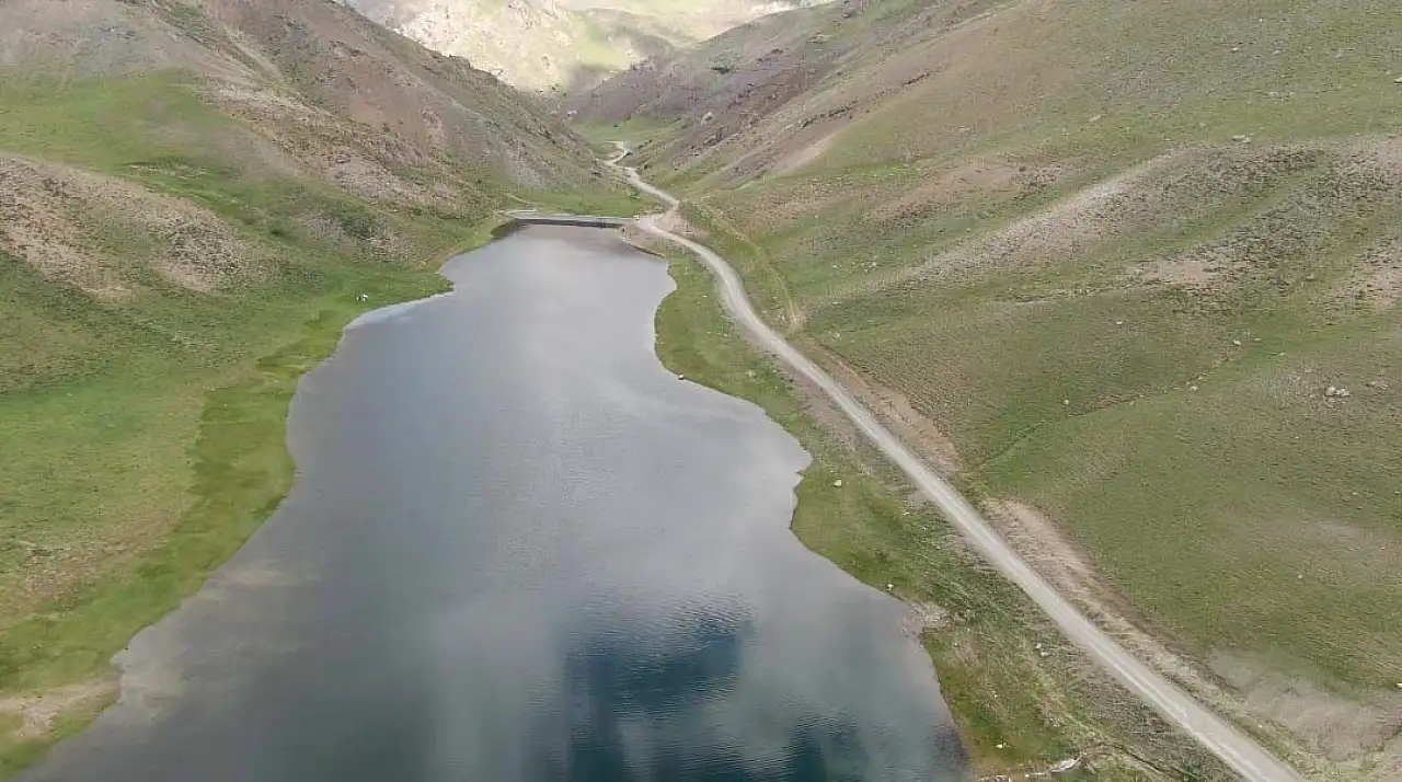 Kuraklık Antik Urartu Barajı'nı tamamen kuruttu, doğa güzelliği tehlikede