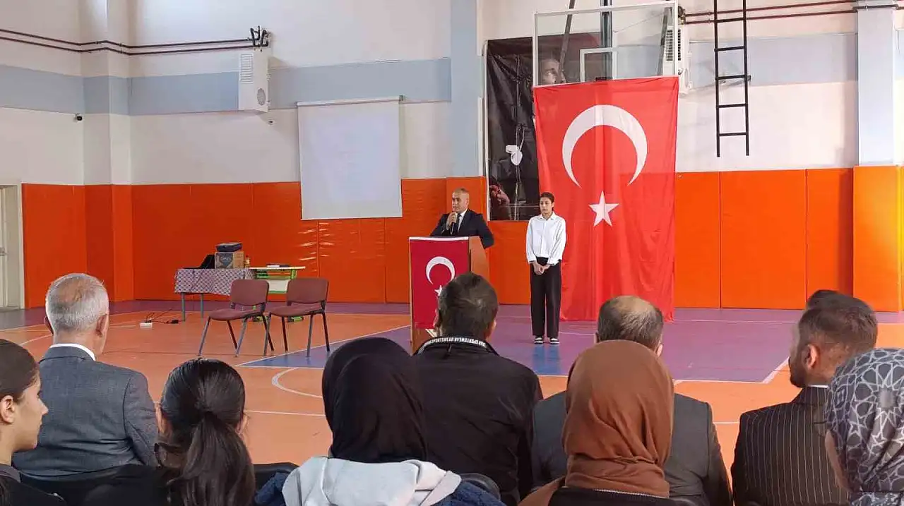 İmam Hatip Okulları 74. Yıl Dönümünde Van'da Coşkuyla Kutlandı