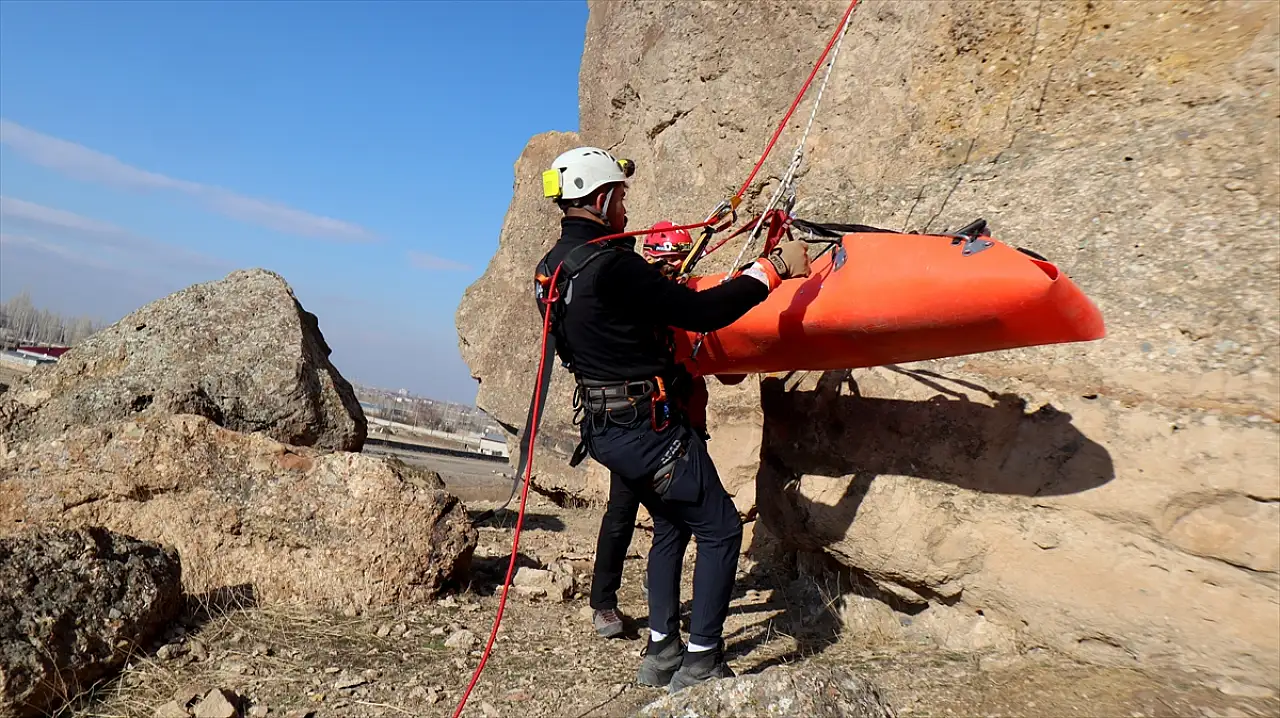 Ağrı Dağı'nda arama kurtarma ekipleri kapasitelerini artırıyor