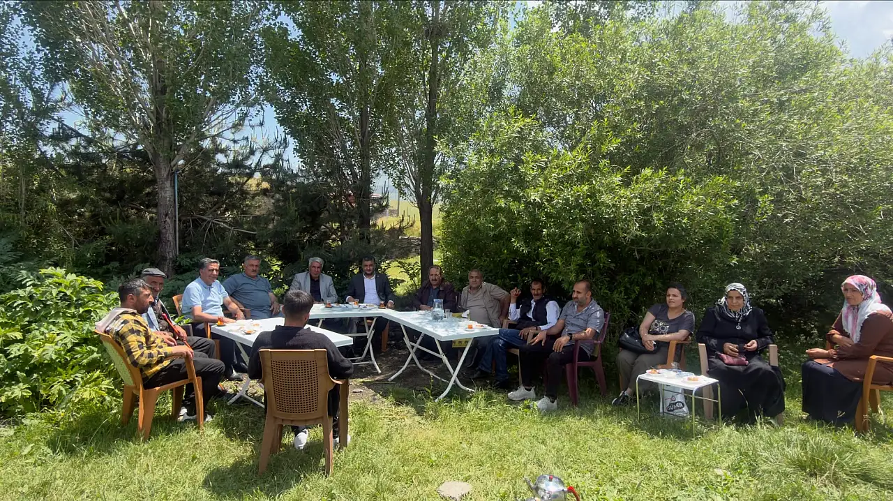 AK Parti Diyadin'den teşkilat üyelerine teşekkür belgesi
