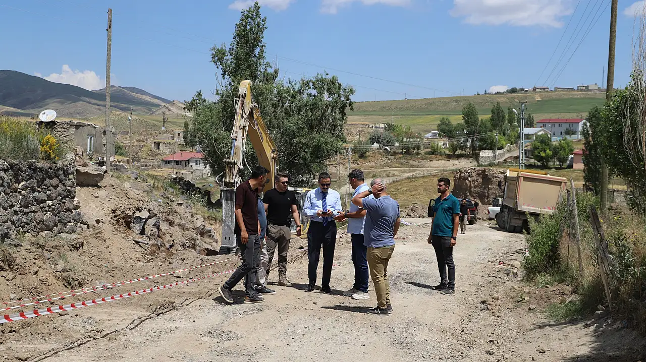 Doğubayazıt'ta Çetenli-Dağdelen Grup Yolu asfalt öncesi güçlendiriliyor