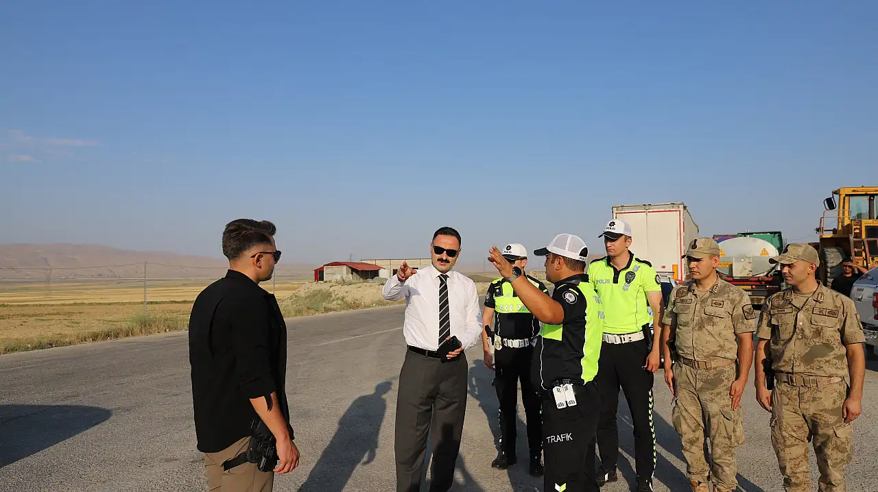 Kaymakam Ayvat Gürbulak yolunda trafiği denetledi