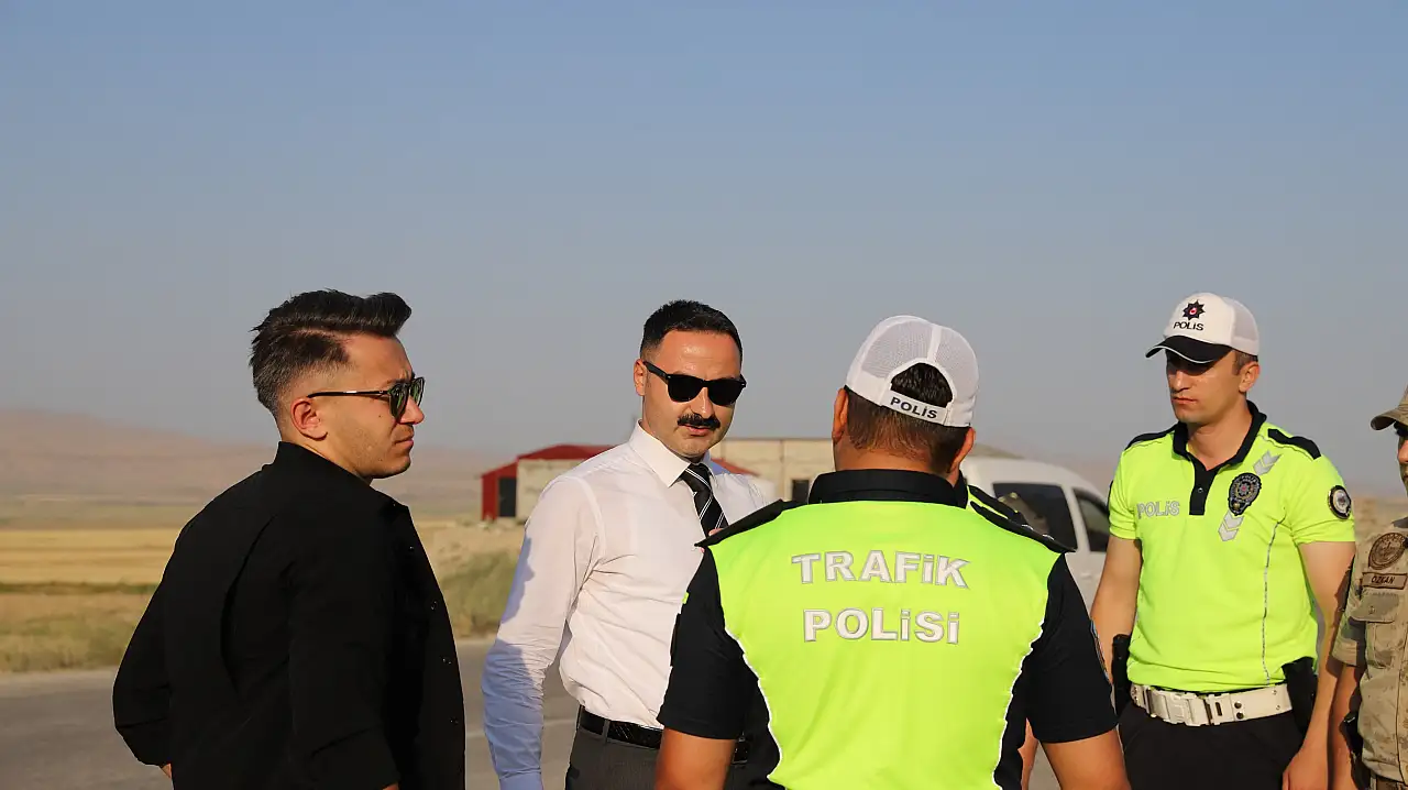 Kaymakam Ayvat Gürbulak yolunda trafiği denetledi