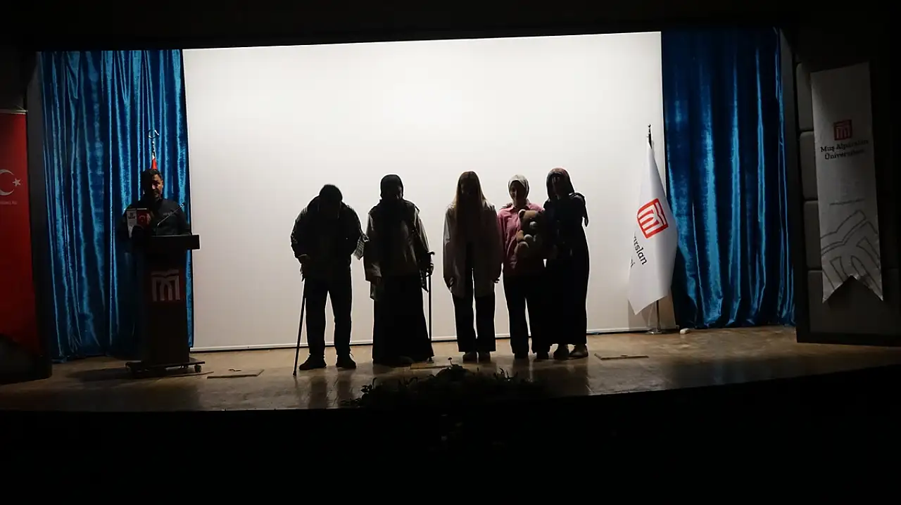 Muş'ta deprem paniğine karşı uygulamalı eğitim verildi