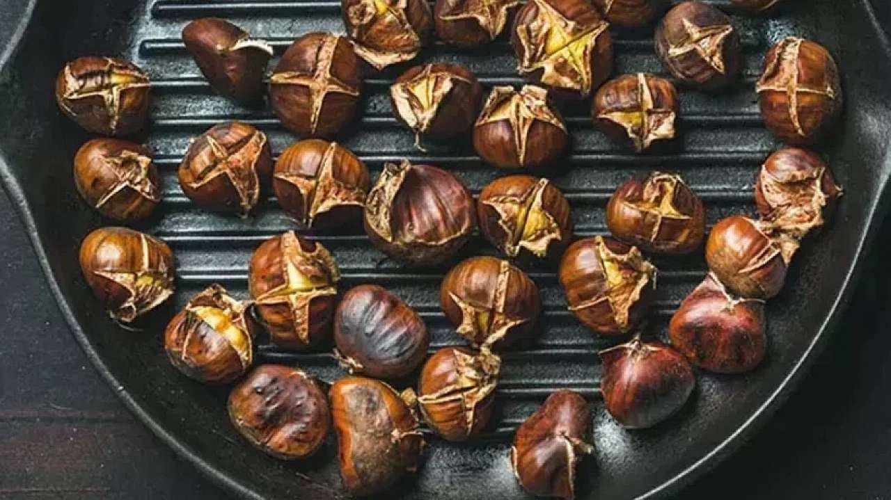 Turistler Onunla Fotoğraf Çekmek İçin Sıraya Giriyor: Ağrılı Kestaneci Alper Temel İstanbul'da Gündem Oldu!