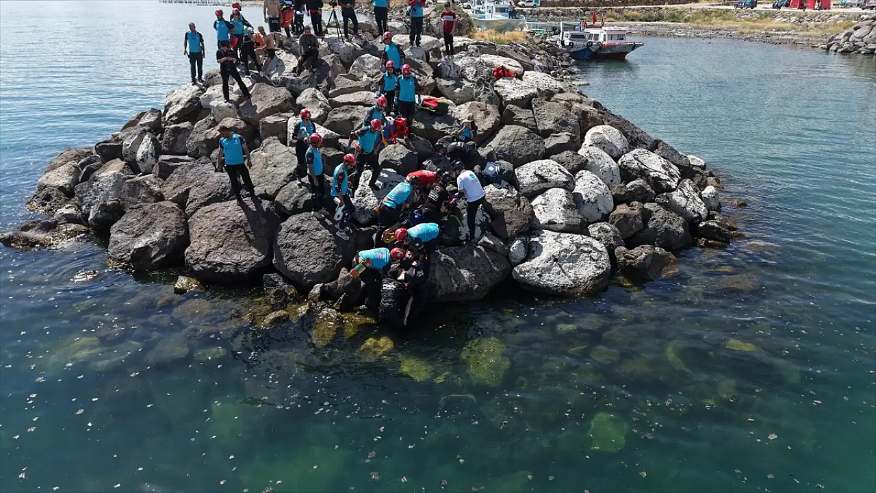 Ağrı UMKE ekibi Van'daki tatbikatta yer aldı