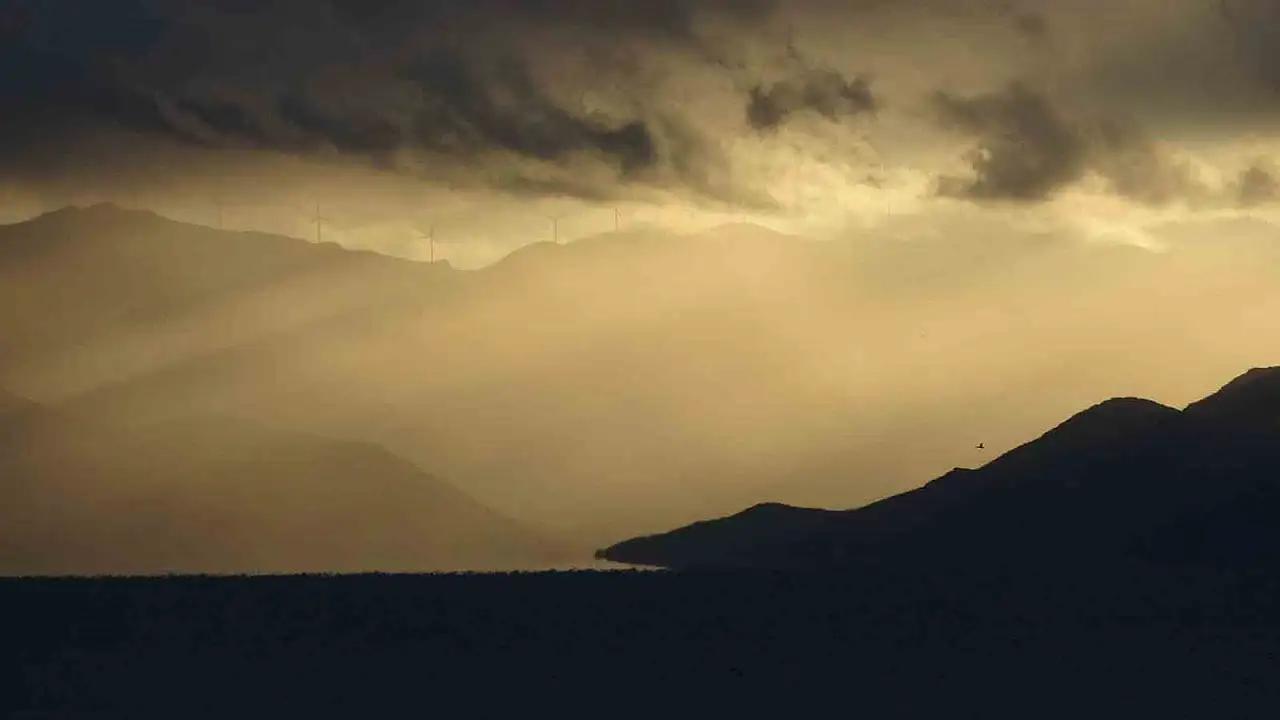 Van semalarında eşsiz ışık hüzmeleri gökyüzünü süslerken, doğaseverleri büyüledi