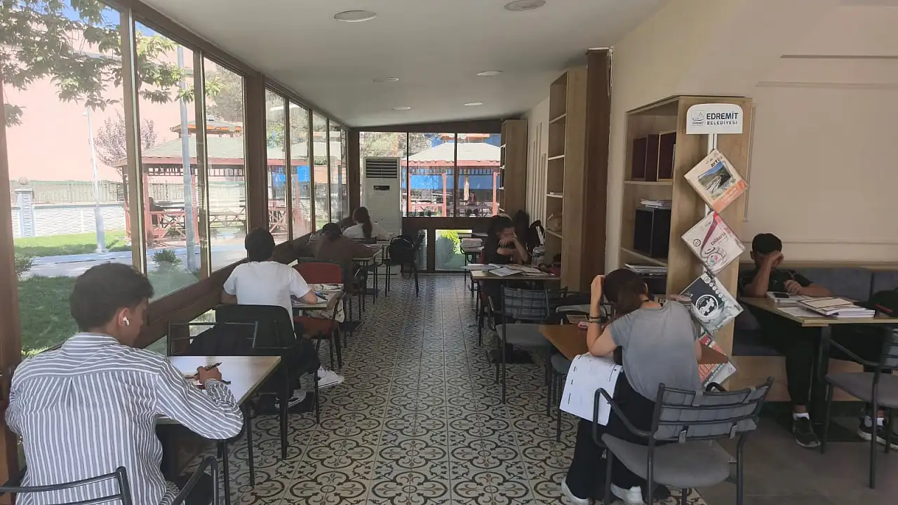 ESEM, Yeni Eğitim Öğretim Yılına Umutla Başladı: Van Edremit Belediyesi Gençlerin Yanında