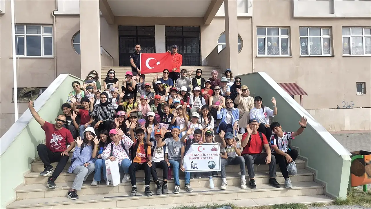 Ağrı Dağı eteklerinde çevre seferberliği: Doğa nefes aldı