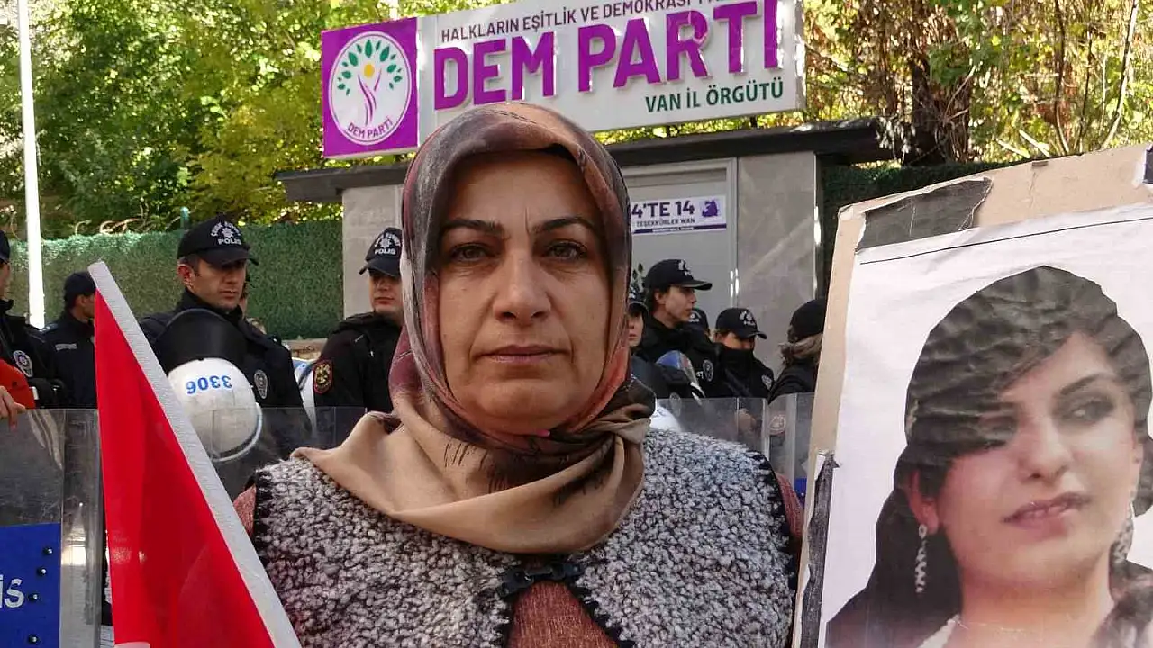 Evlat nöbeti 111 haftasında aileler, terörsüz Türkiye için dualar eşliğinde yürüdü