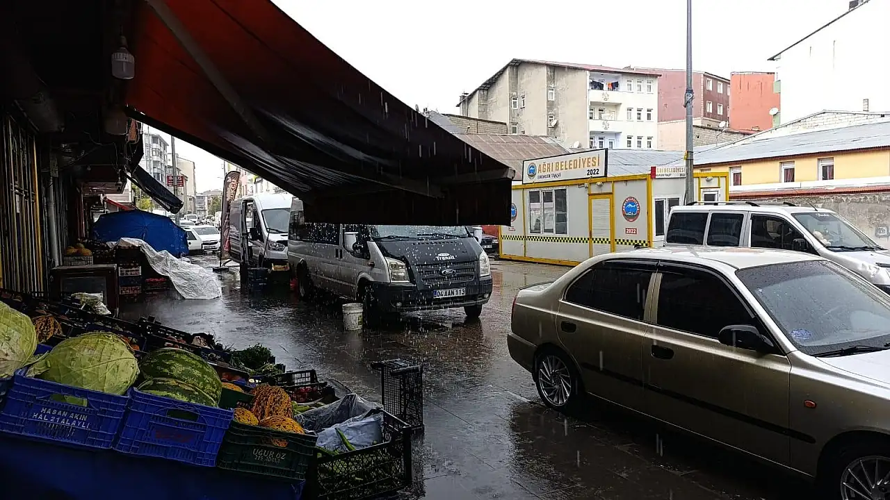 Ağrı'da sonbahar yağmurları etkisini gösteriyor: Hava durumu değişiyor