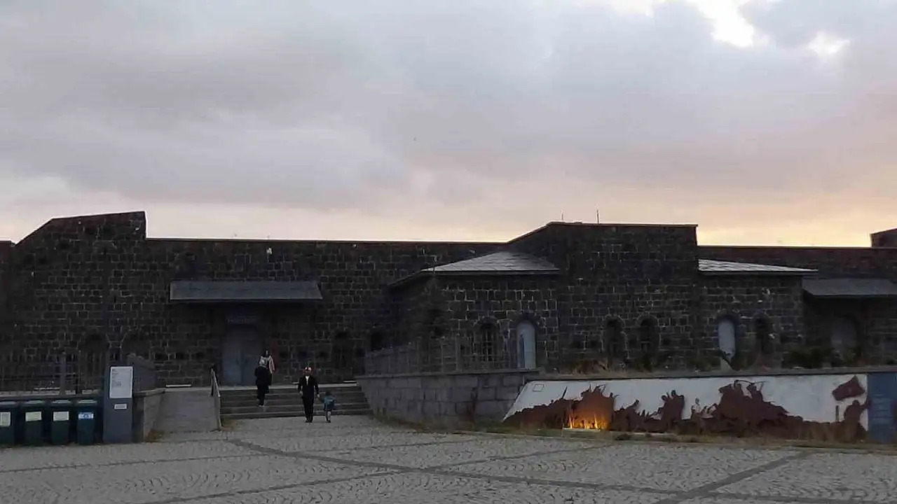 Kars'taki Kanlı Tabya Müzesi'nde Tarihin Duygusal Yolculuğu Başlıyor