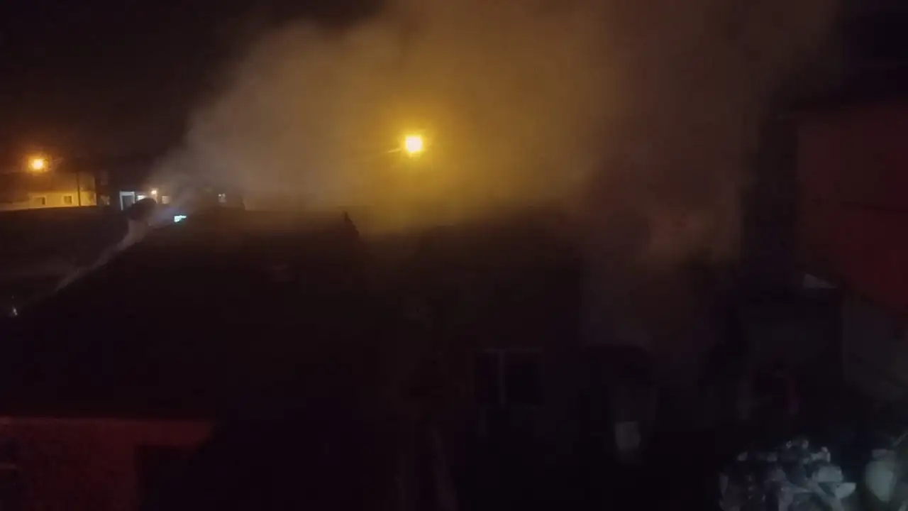 Ağrı'da dumanlar geceyi sardı, yangın endişe yarattı