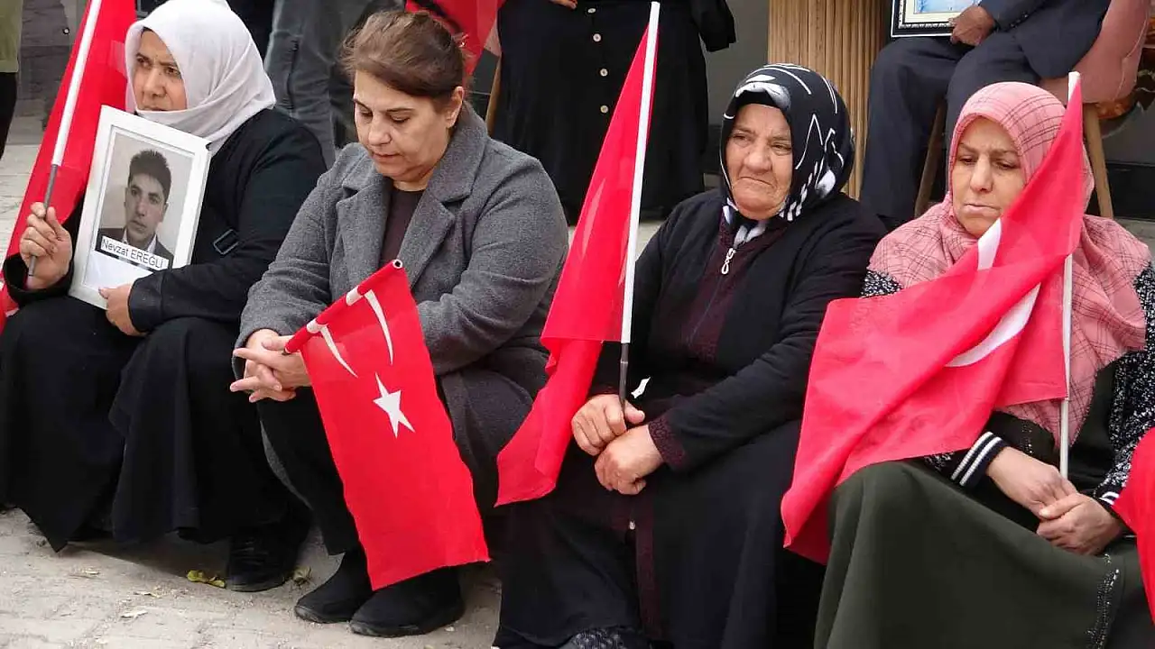 PKK'dan çocukları kaçırılan aileler 112. haftada evlat nöbetine devam ediyor