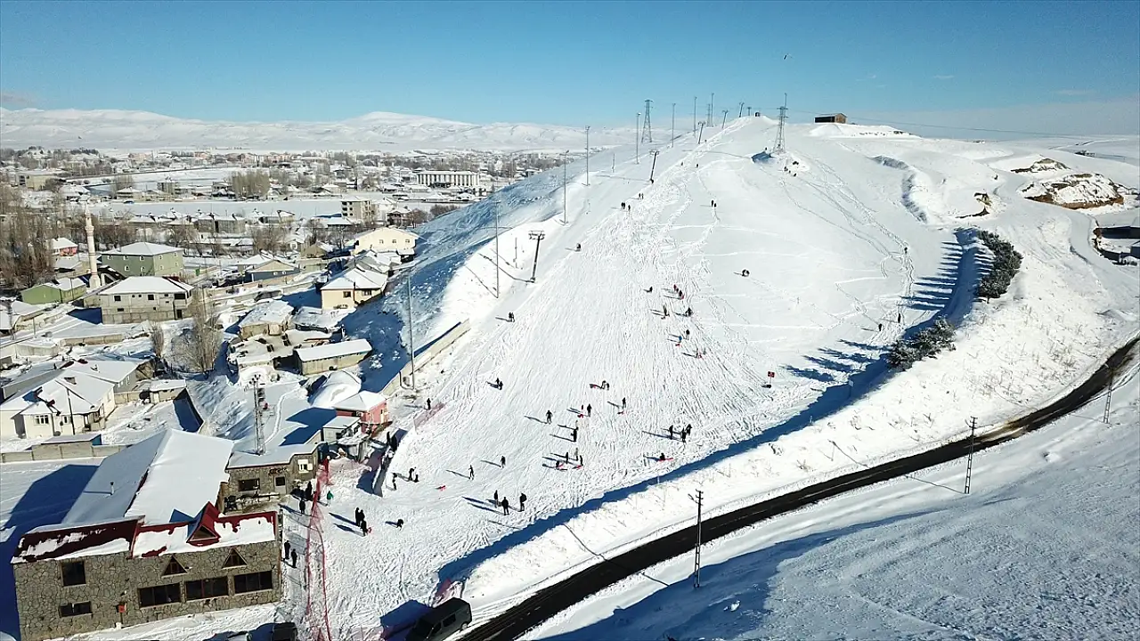 Ağrı'da hafta sonu adresi kayak merkezi oldu