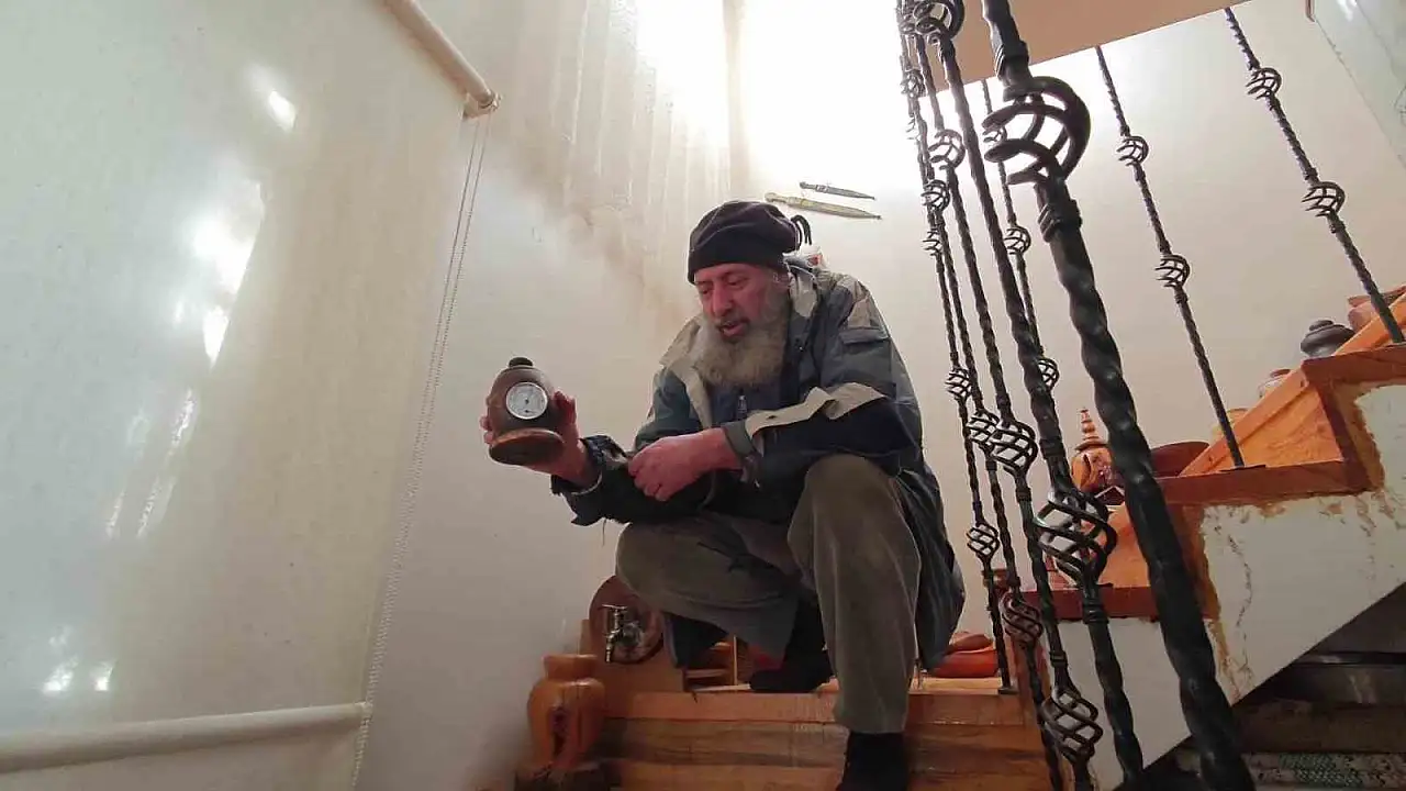 Tortum'da Abdulkadir Şimşek'ten geri dönüşümle sanat eserleri ve doğal gıda üretimi örnekleri