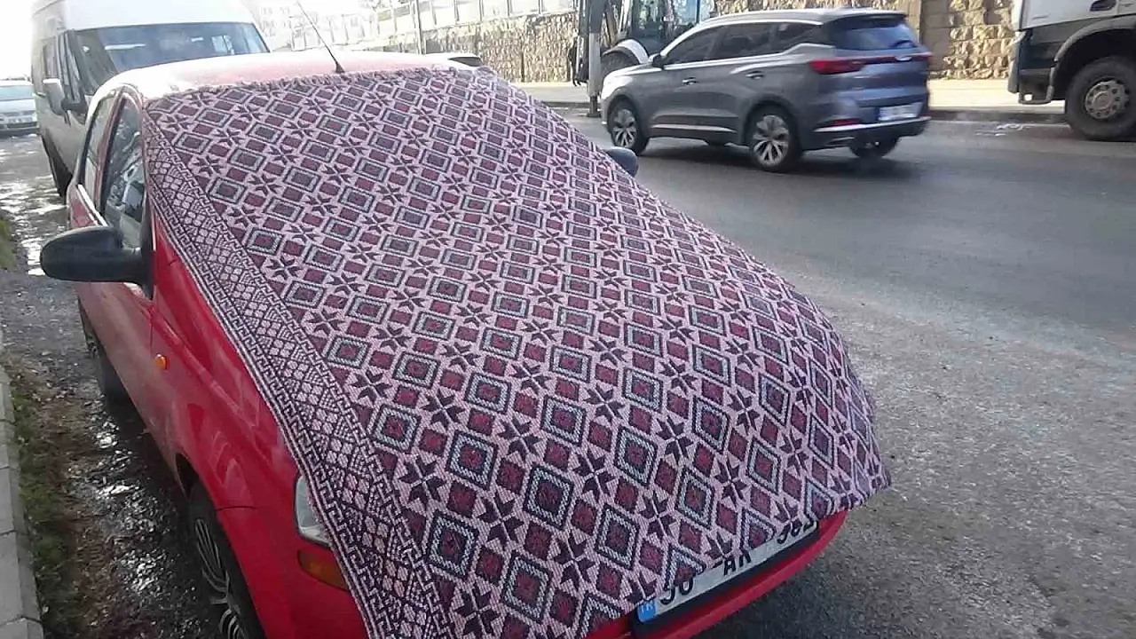 Kars'ta eksi 13 derece soğuklar yaşamı olumsuz etkiliyor, vatandaşlar önlem alıyor