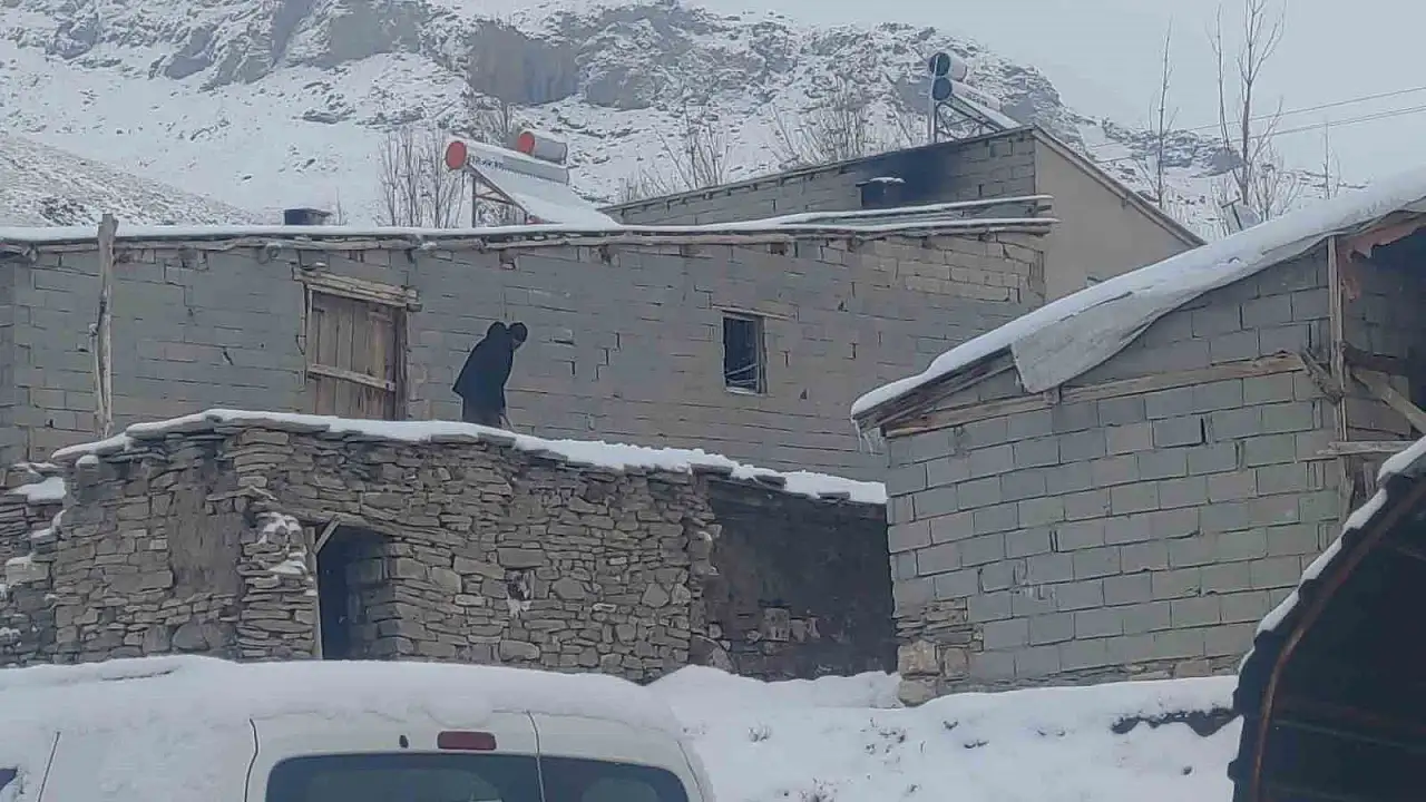 Van'da 90 Yerleşim Yeri Ulaşıma Kapandı