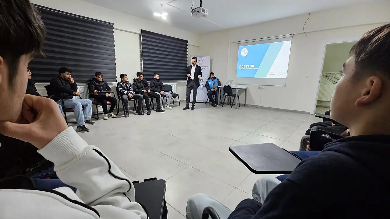 Varto'da 'Gençliğe Değer Projesi' Kapsamında Değerler Eğitimi Sohbeti