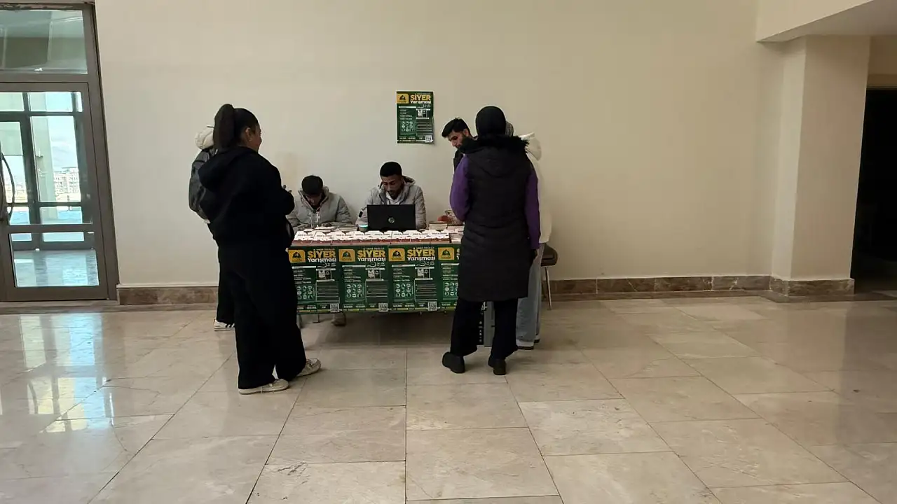 Üniversite kampüsünde siyer farkındalığı