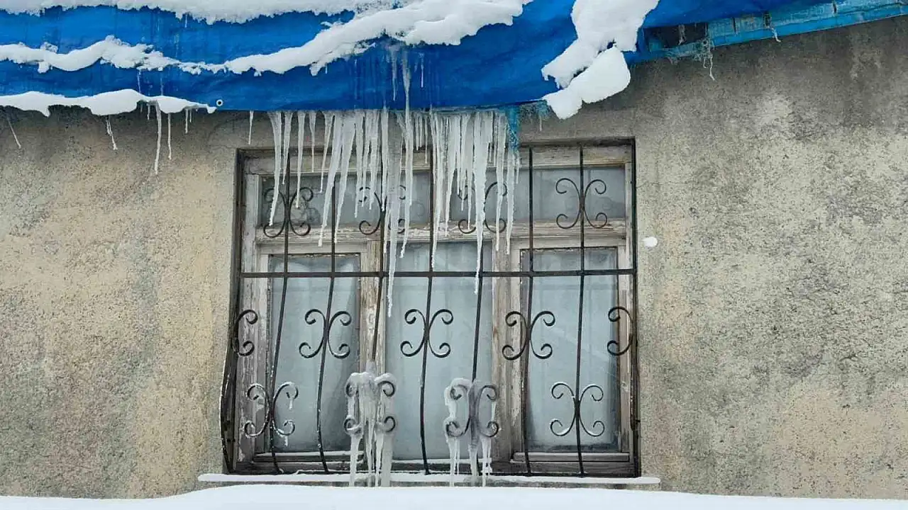 Dondurucu soğuk Ağrı'yı esir aldı