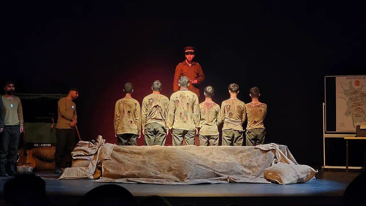 Eğitim Sen Van Şubesi Tiyatro Topluluğu'ndan Anlamlı Sahneleme