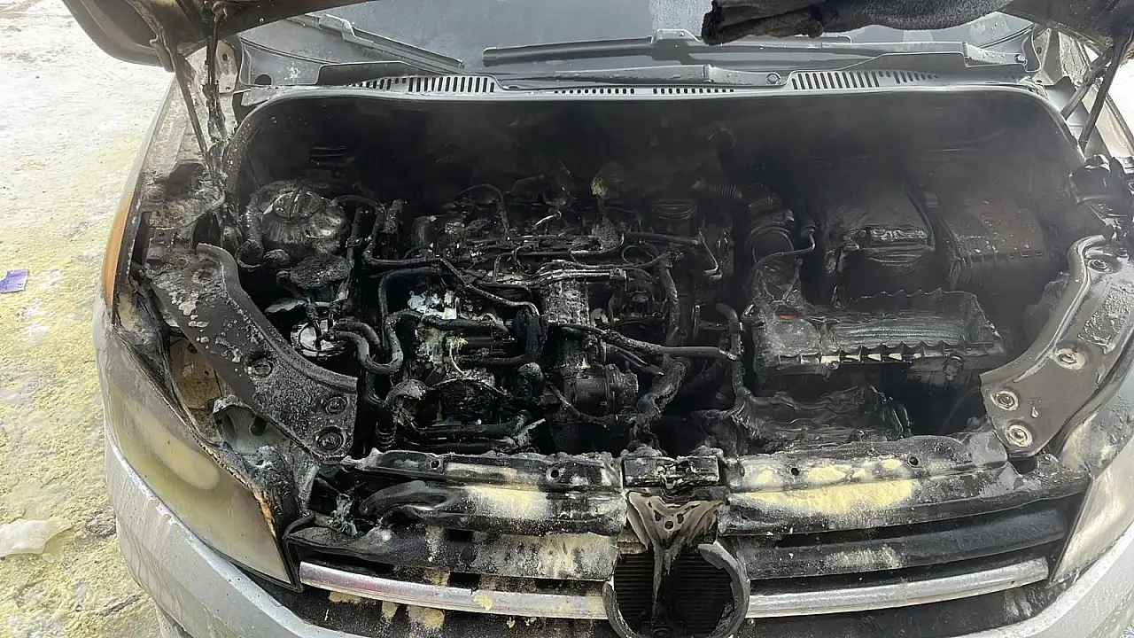 Aşkale Köyü'nde araçta yangın paniği: İtfaiye hızla müdahale etti