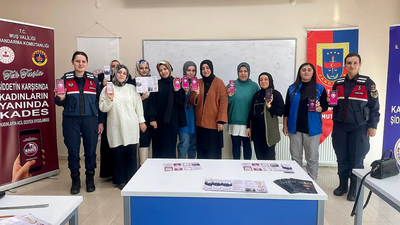 Muş'ta Kadın Kursiyerlere KADES Uygulaması Bilgilendirmesi