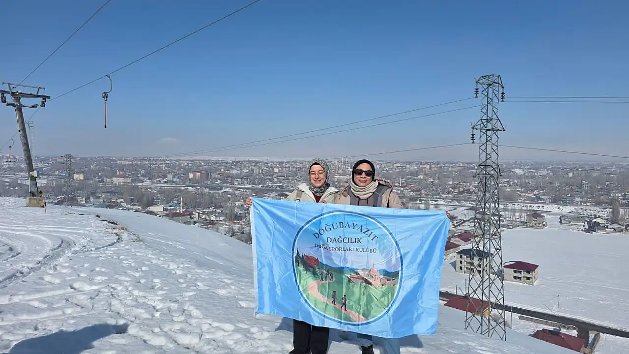 Doğubayazıtlı doğaseverler Küpkıran'da kayak yaptı