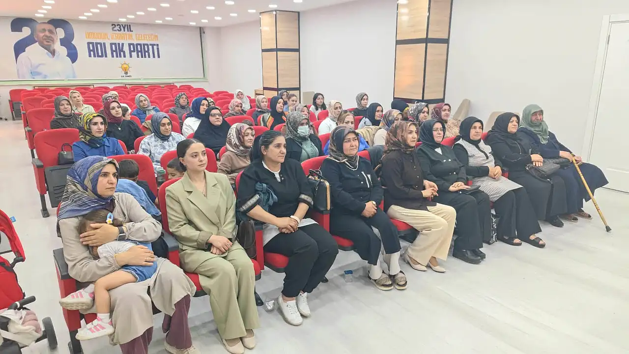 AK Parti Ağrı Kadın Kolları Teşkilatı istişare toplantısında bir araya geldi