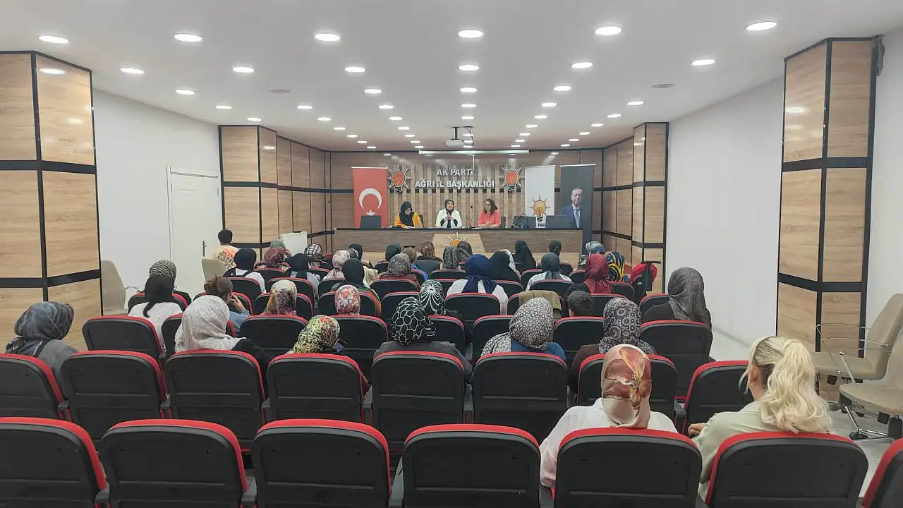 AK Parti Ağrı Kadın Kolları Teşkilatı istişare toplantısında bir araya geldi
