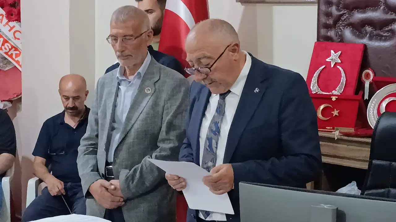 MHP Ağrı Merkez İlçe Kongresinde Vezat Aksoy yeniden başkan seçildi