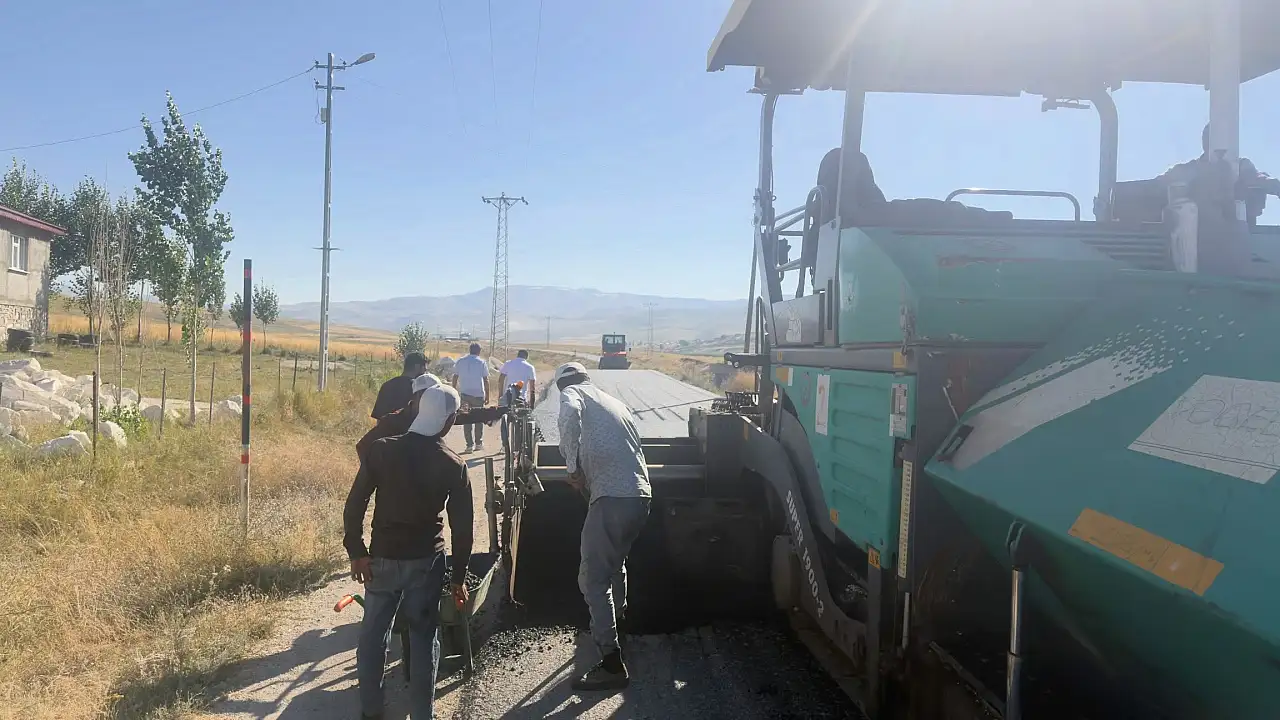 Diyadin'de 14 kilometrelik asfalt çalışması sürüyor