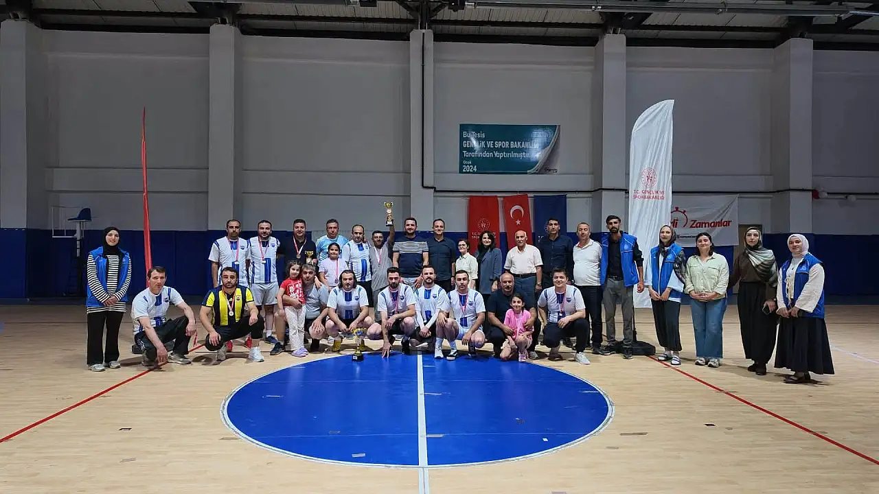 Hamur'da Agâh Voleybol Turnuvası sona erdi