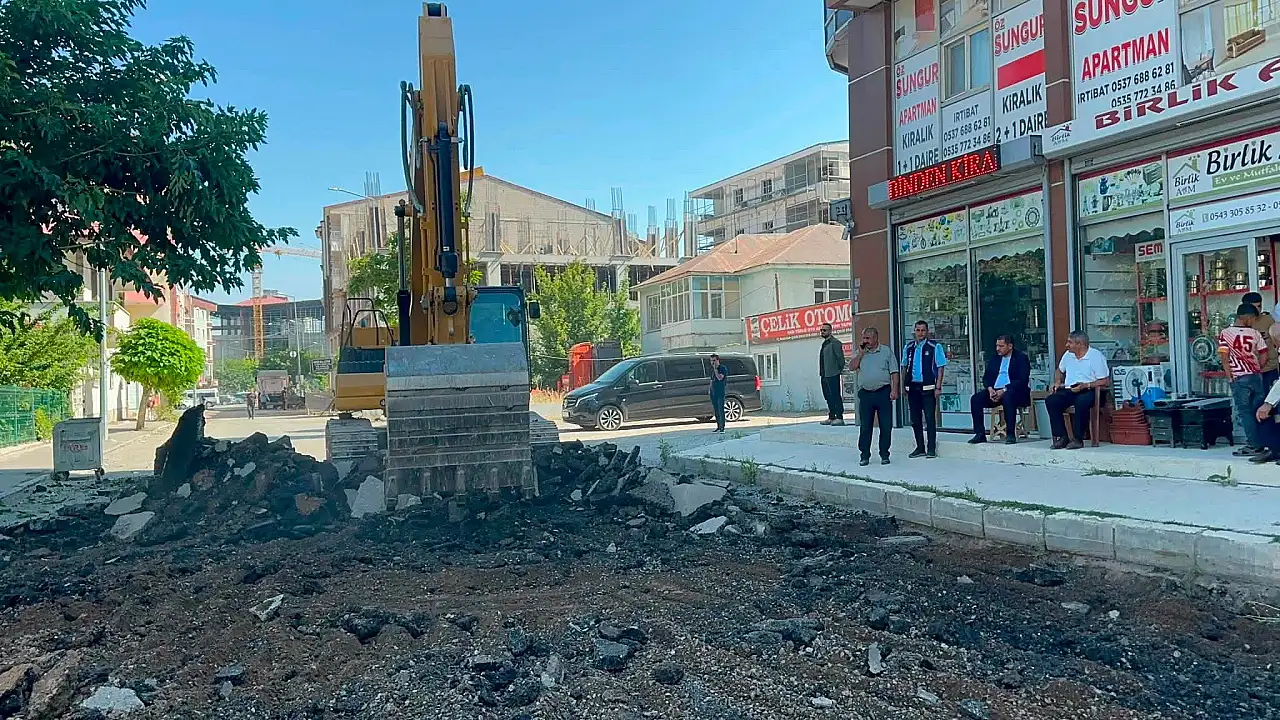 Patnos'ta Said Nursi Caddesi sıcak asfalta hazırlanıyor