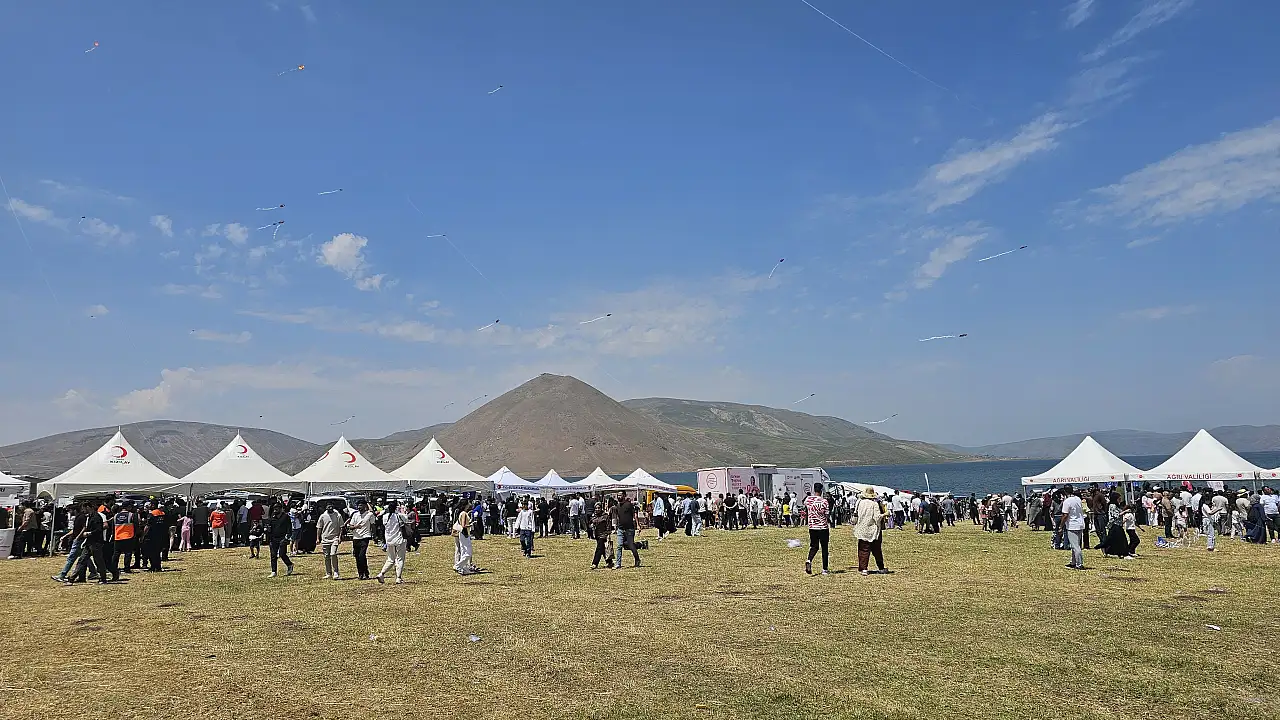 Türk Kızılay Ağrı Balık Gölü Şenliği'nde vatandaşların yanındaydı